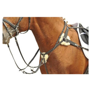 HKM Vorderzeug mit Martingal unterlegt mit Lammfell